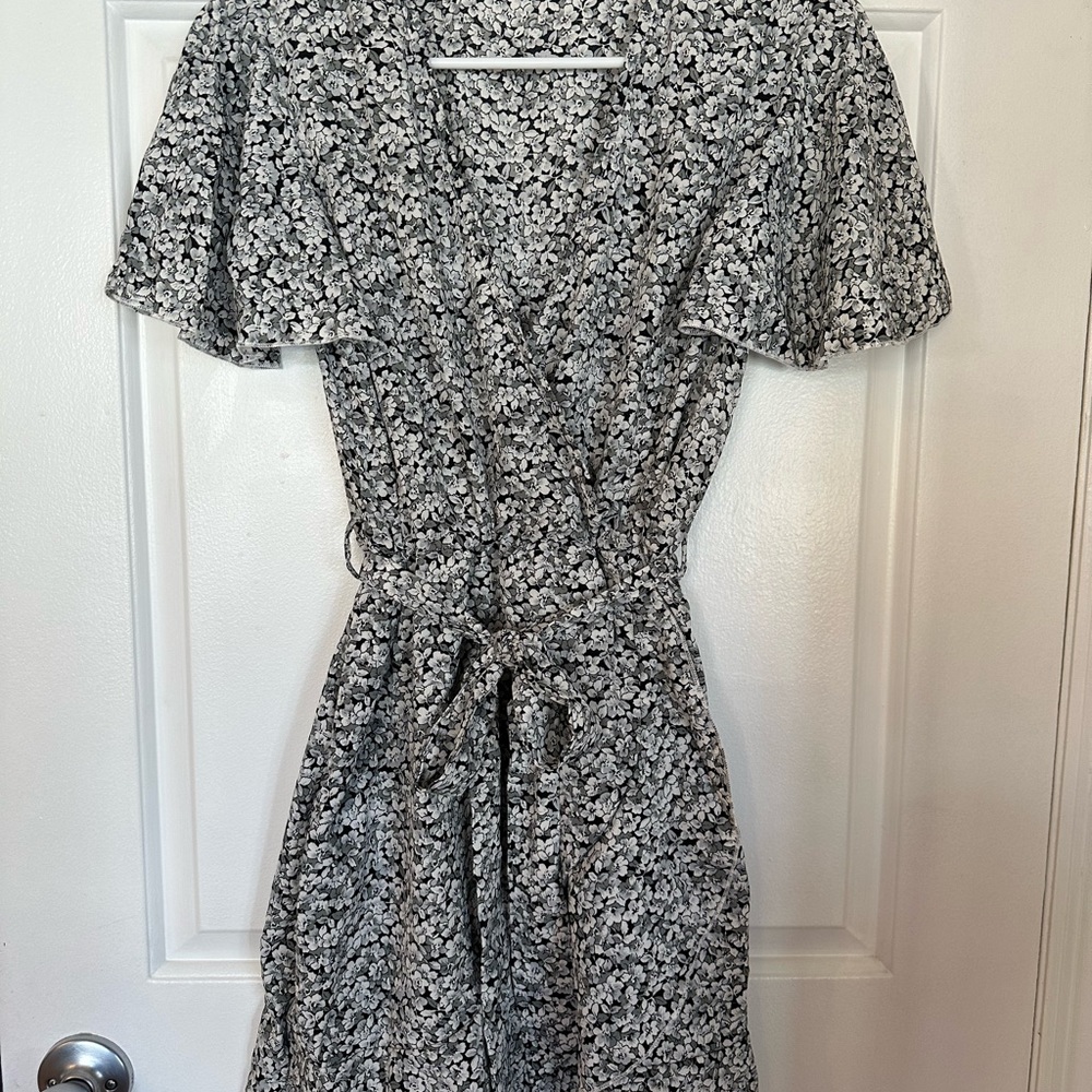 Women’s floral tie front v neck dress - Picture 3 of 5